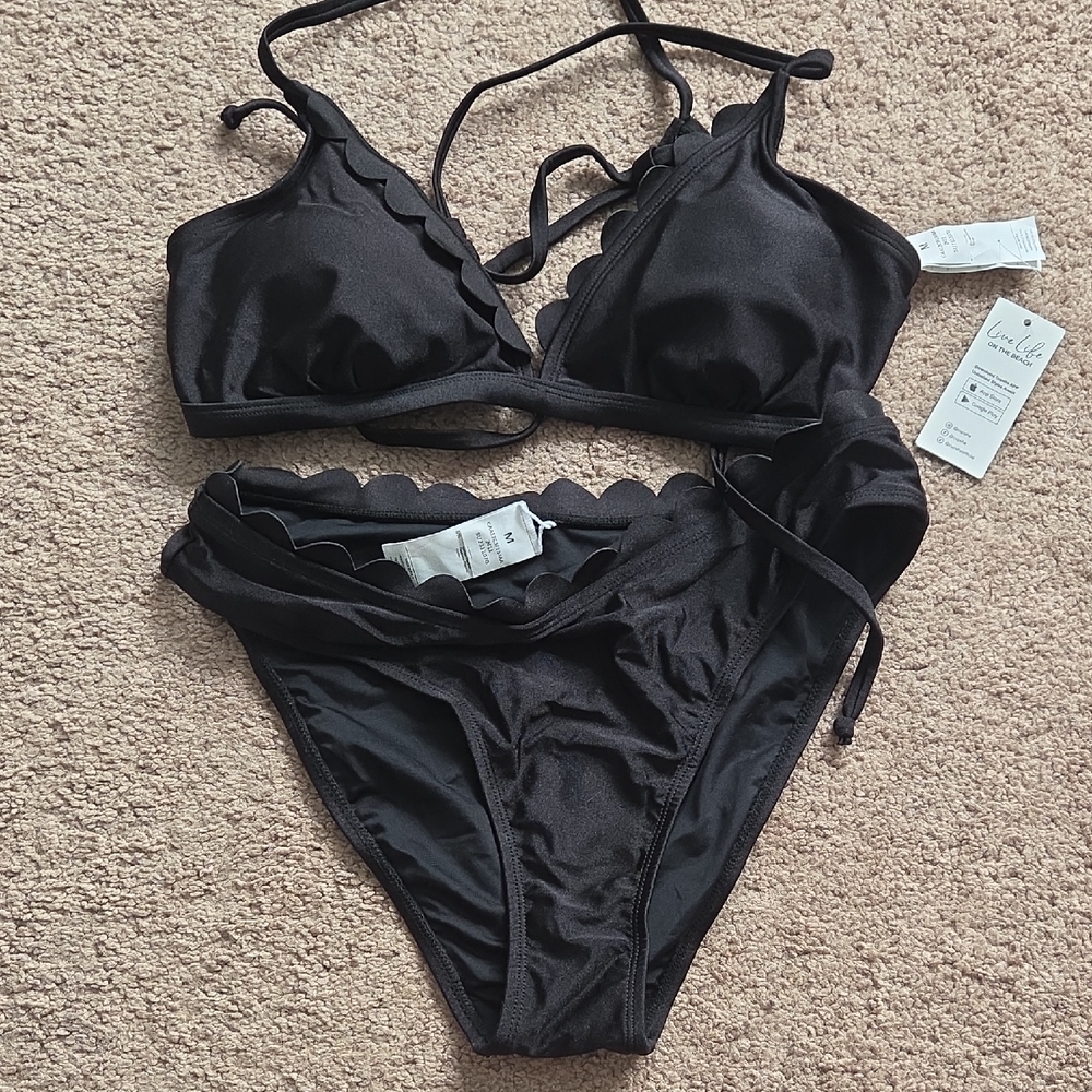 *NWT* 2pc Black Scalloped Bikini Set